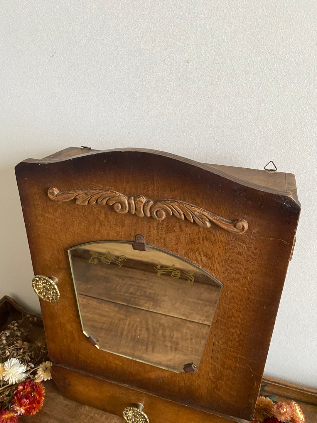 Armoire à pharmacie en bois années 50