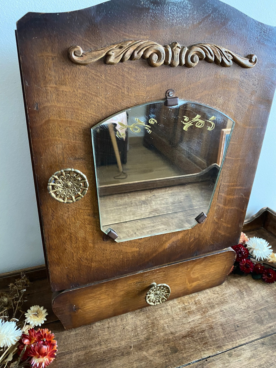 Armoire à pharmacie en bois années 50