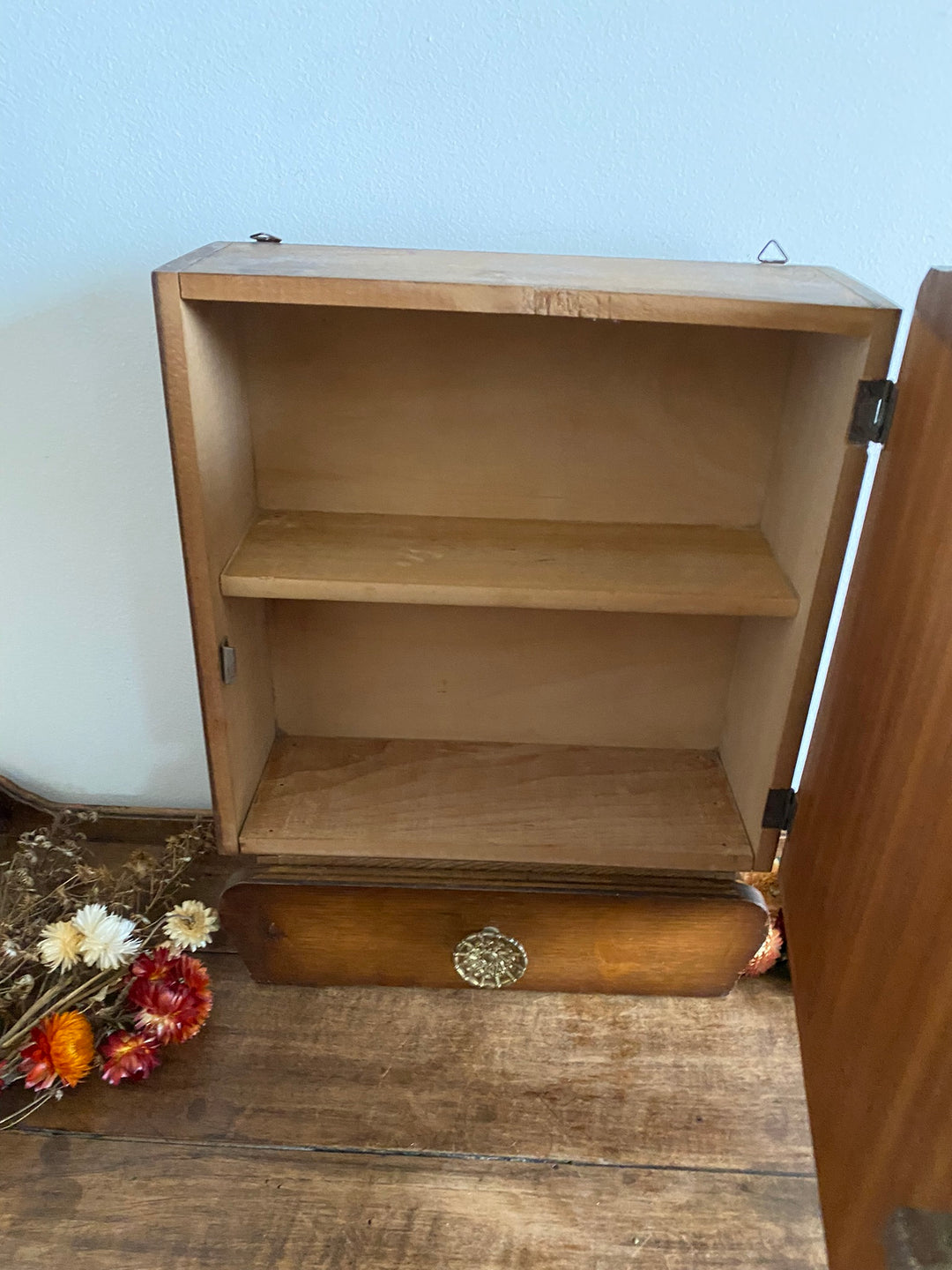 Armoire à pharmacie en bois années 50