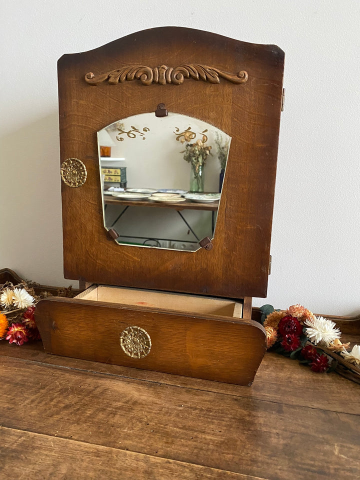 Armoire à pharmacie en bois années 50