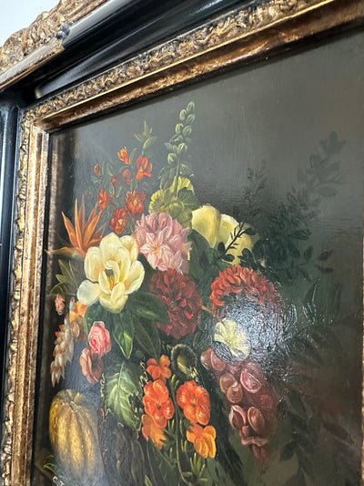 Peinture florale sur planche signée encadrement baroque