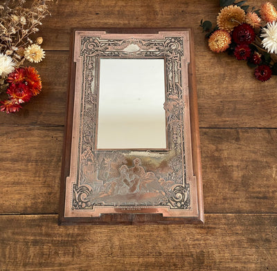 Miroir encadré bois décoré d'une plaque de cuivre