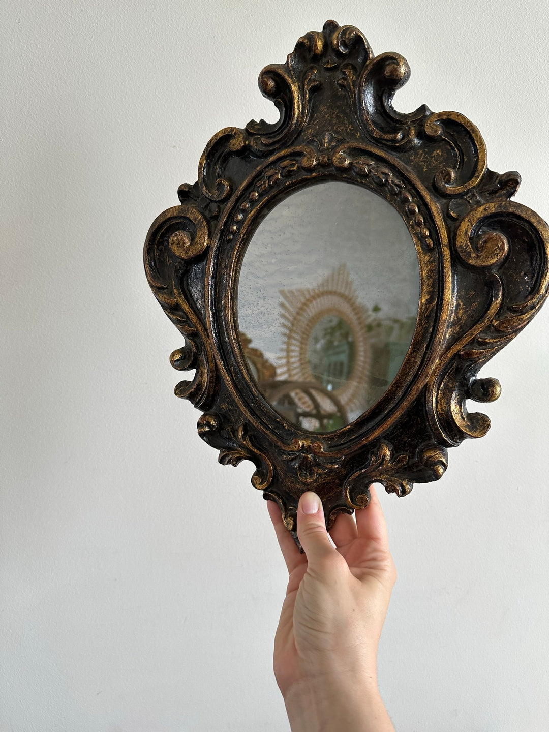 Miroir florentin en bois couleur noir et or