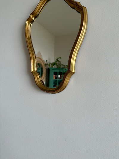 Miroir en bois doré chantourné