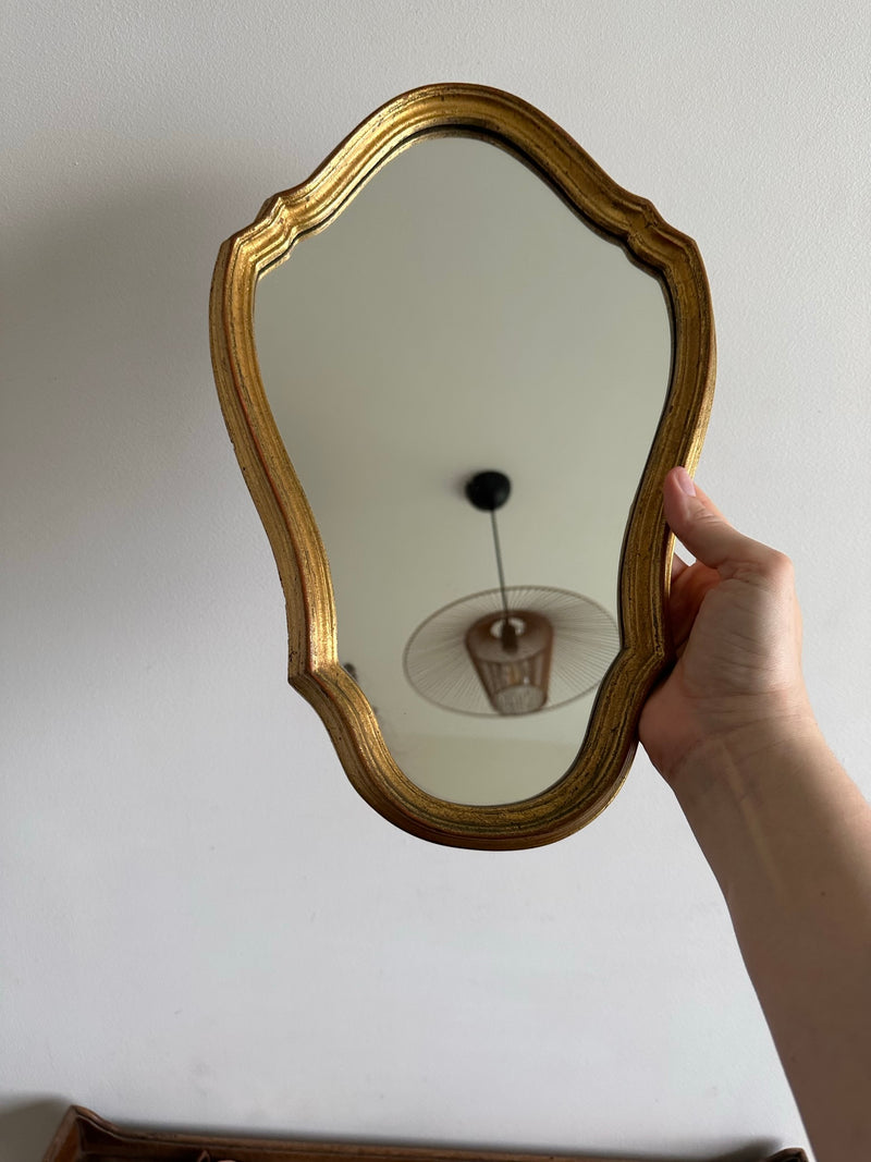 Miroir en bois doré chantourné