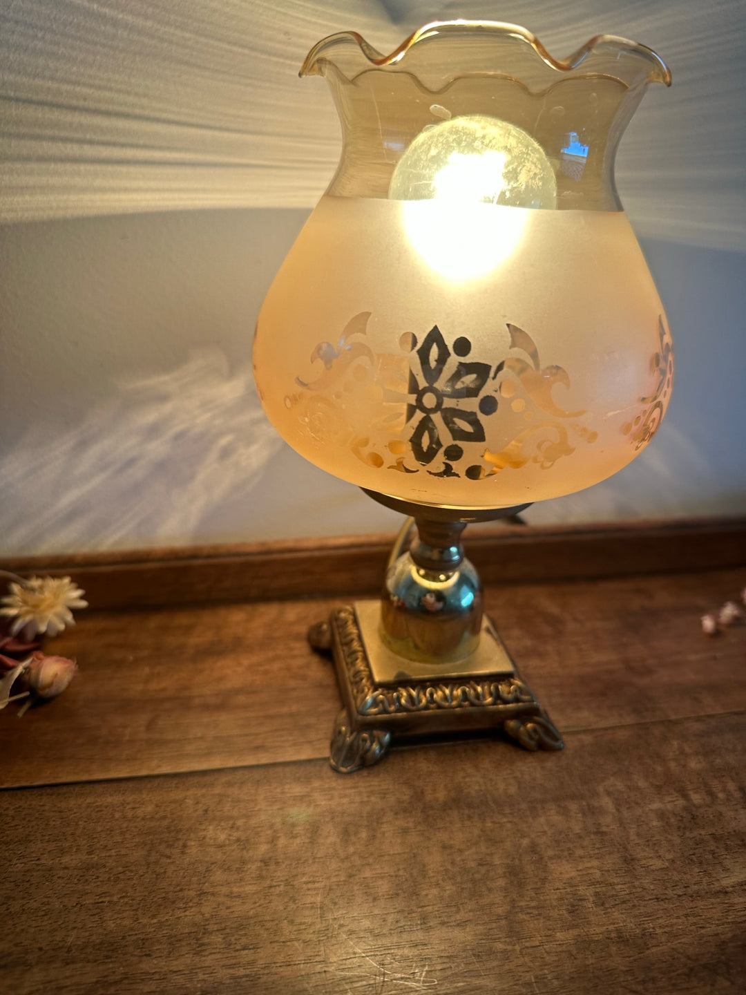 Lampe de chevet tulipe en verre givré