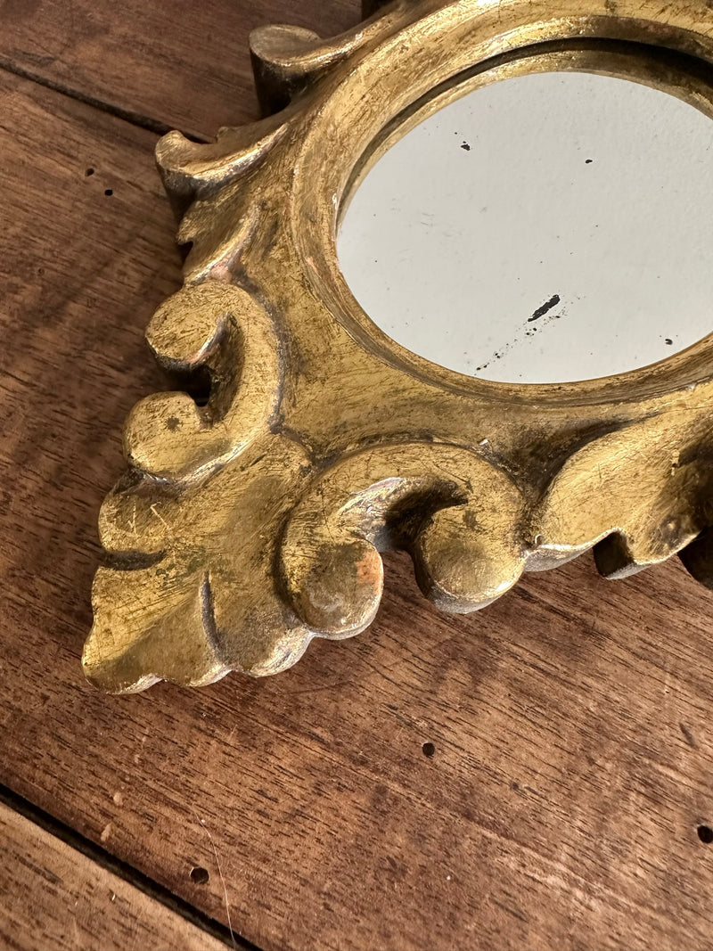 Miroir rococo en bois doré à la feuille d’or taille S