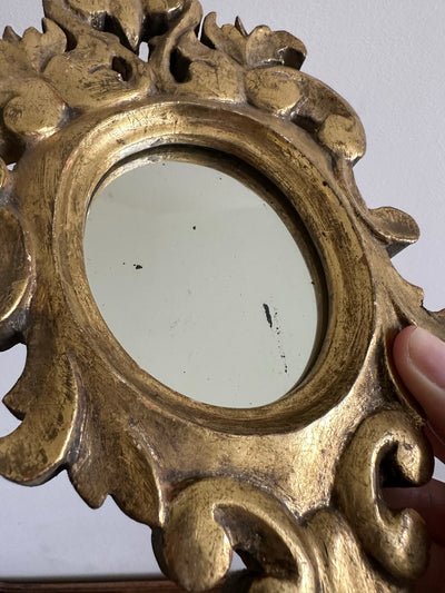 Miroir rococo en bois doré à la feuille d’or taille S