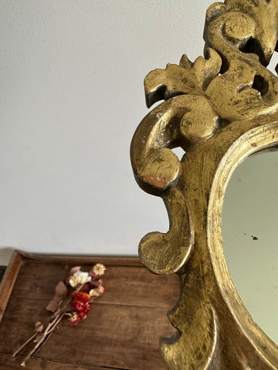 Miroir rococo en bois doré à la feuille d’or taille S