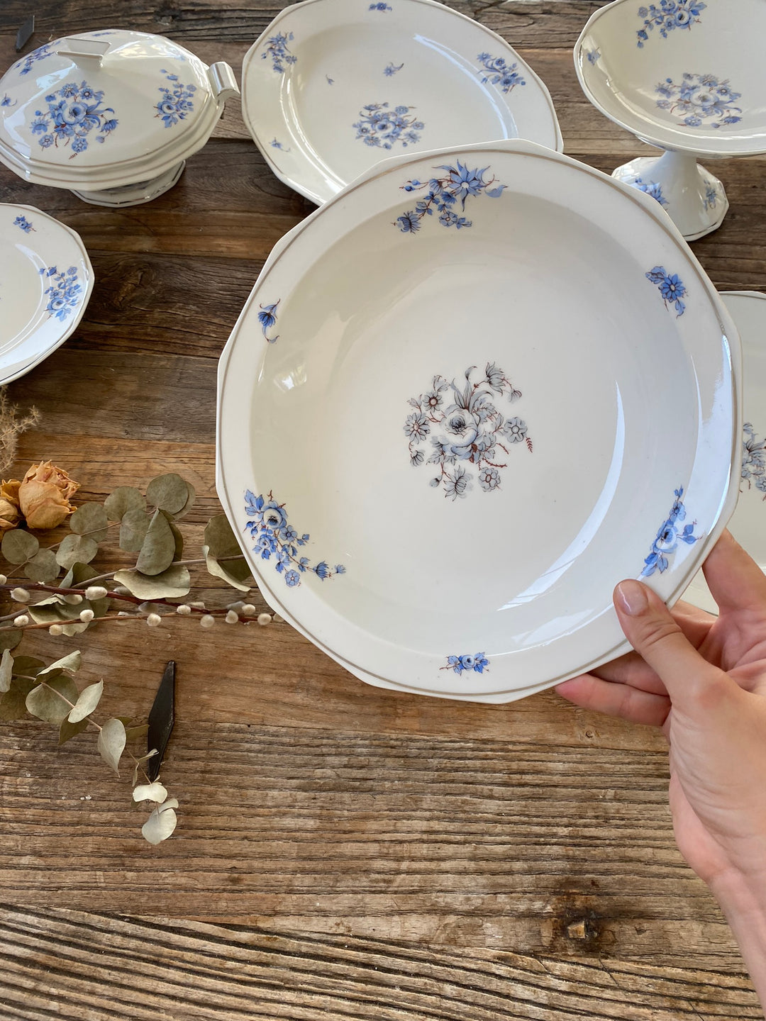 Plats de service Mavaleix et Granger Limoges motifs fleurs bleues