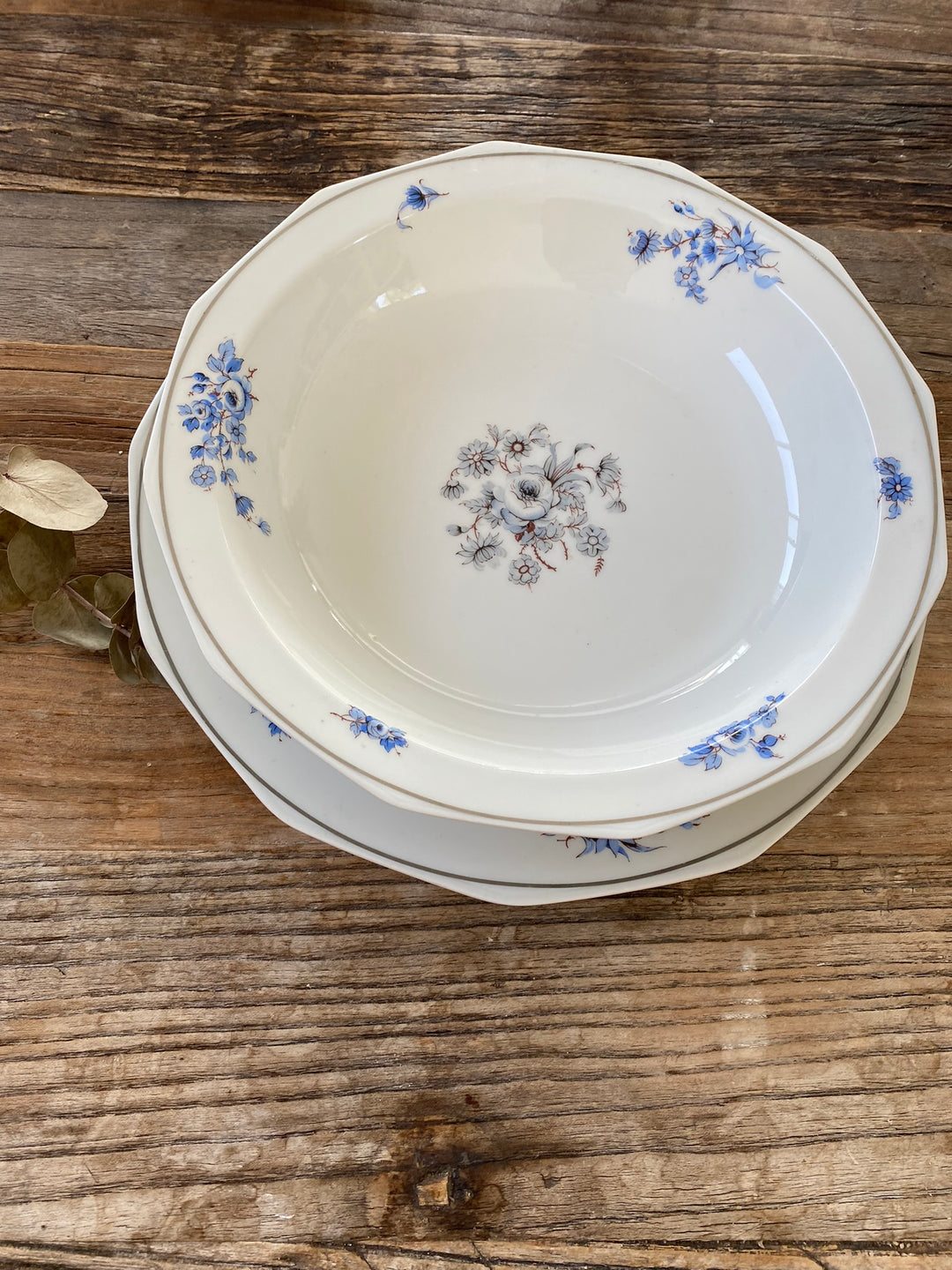 Plats de service Mavaleix et Granger Limoges motifs fleurs bleues