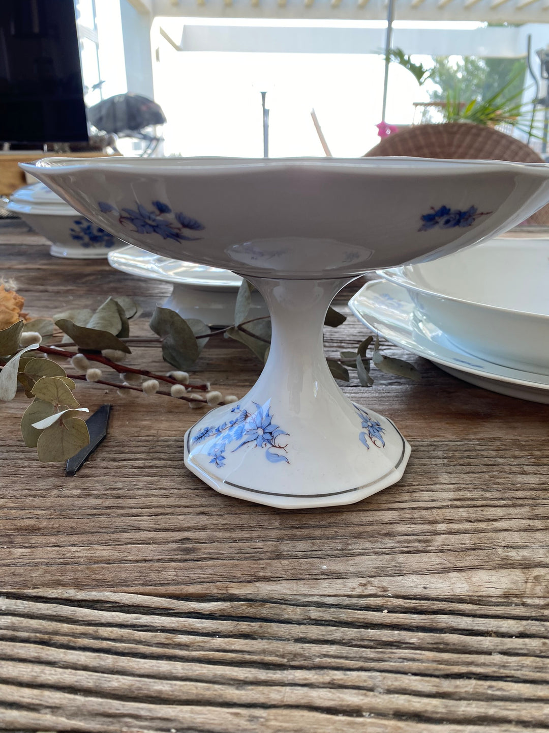 Plats de service Mavaleix et Granger Limoges motifs fleurs bleues