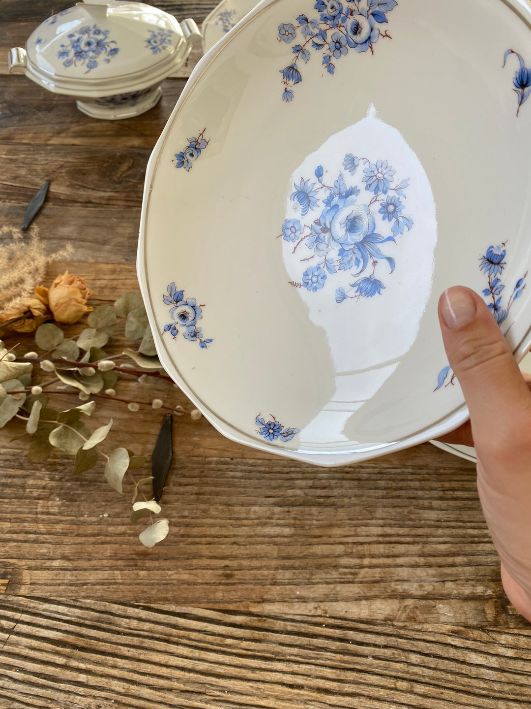 Plats de service Mavaleix et Granger Limoges motifs fleurs bleues