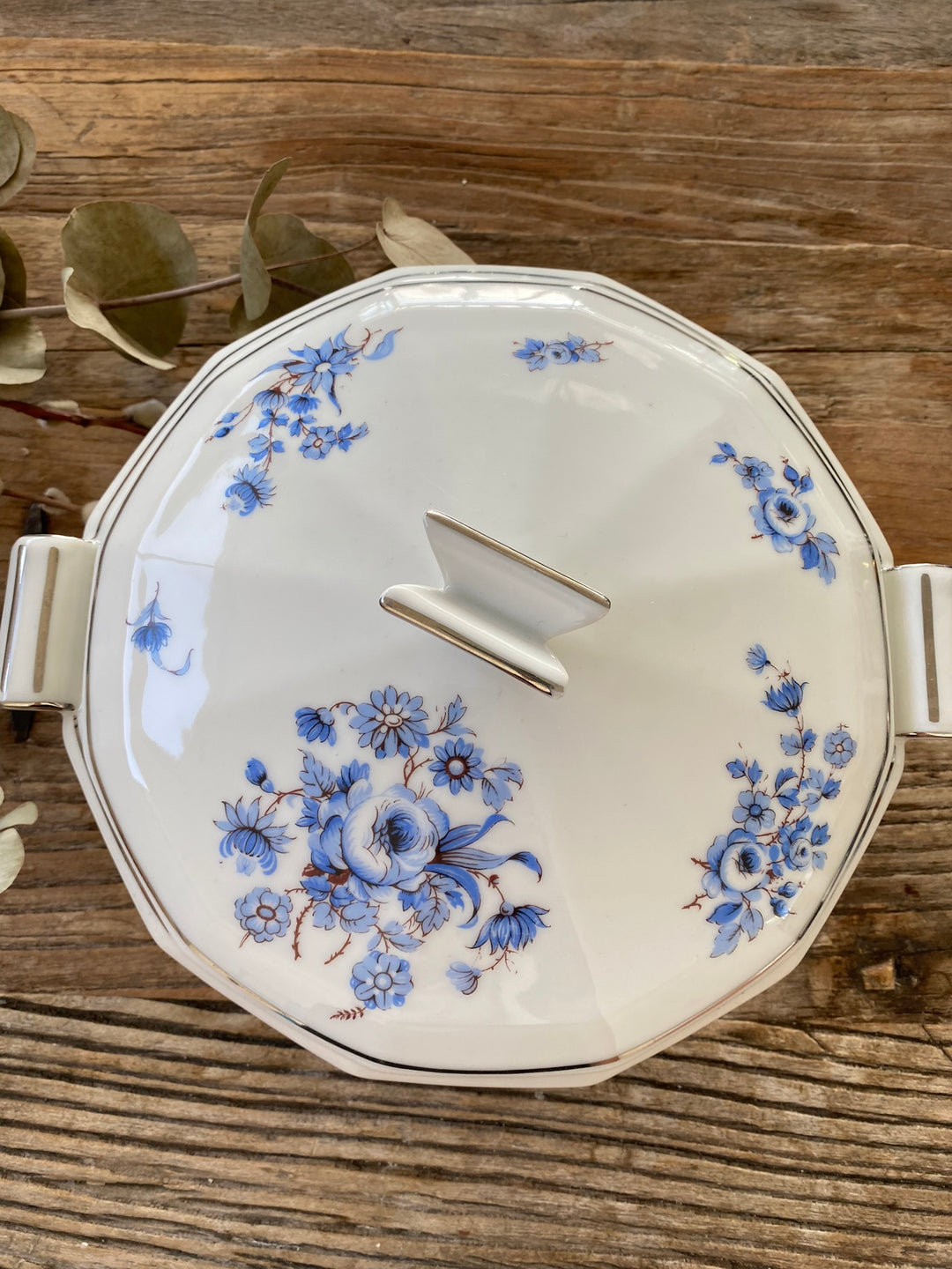 Plats de service Mavaleix et Granger Limoges motifs fleurs bleues