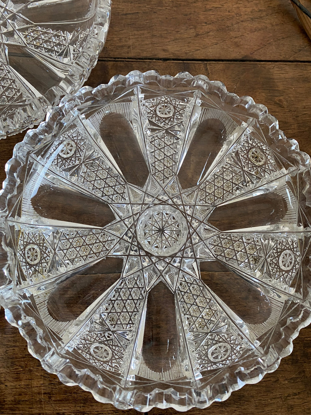 Assiettes coupelles en cristal ciselées