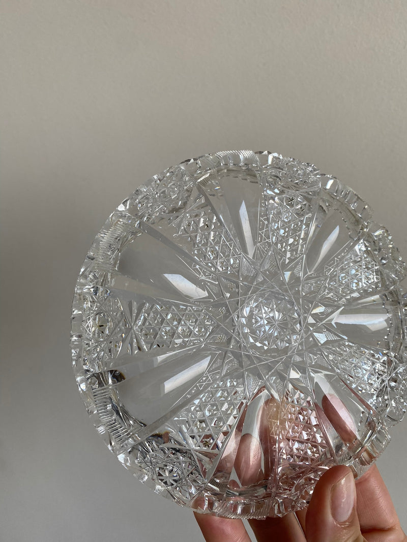 Assiettes coupelles en cristal ciselées