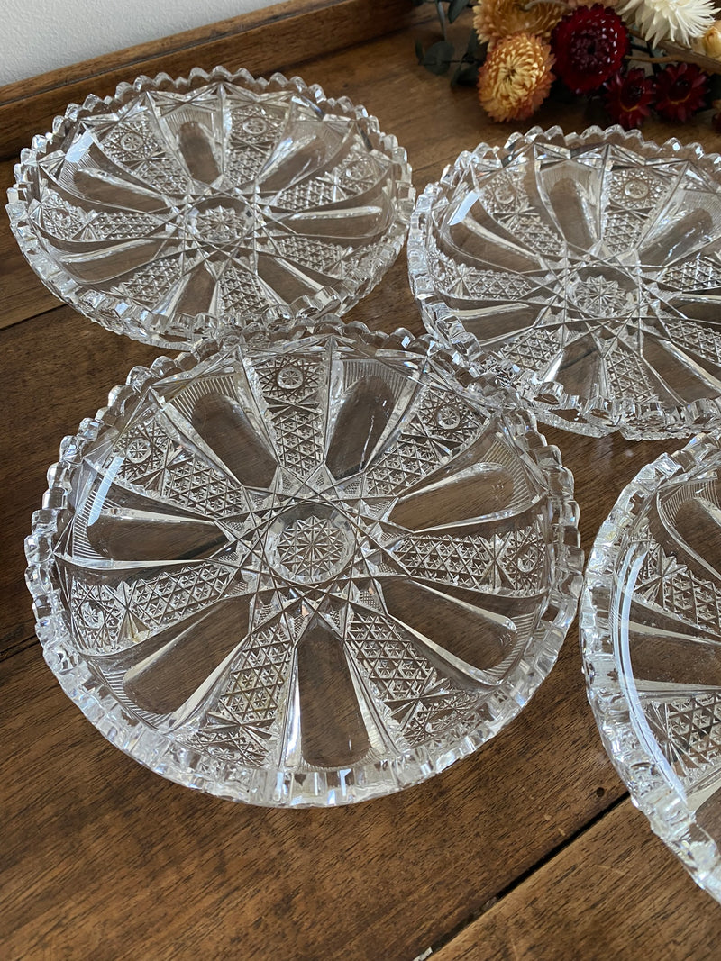 Assiettes coupelles en cristal ciselées