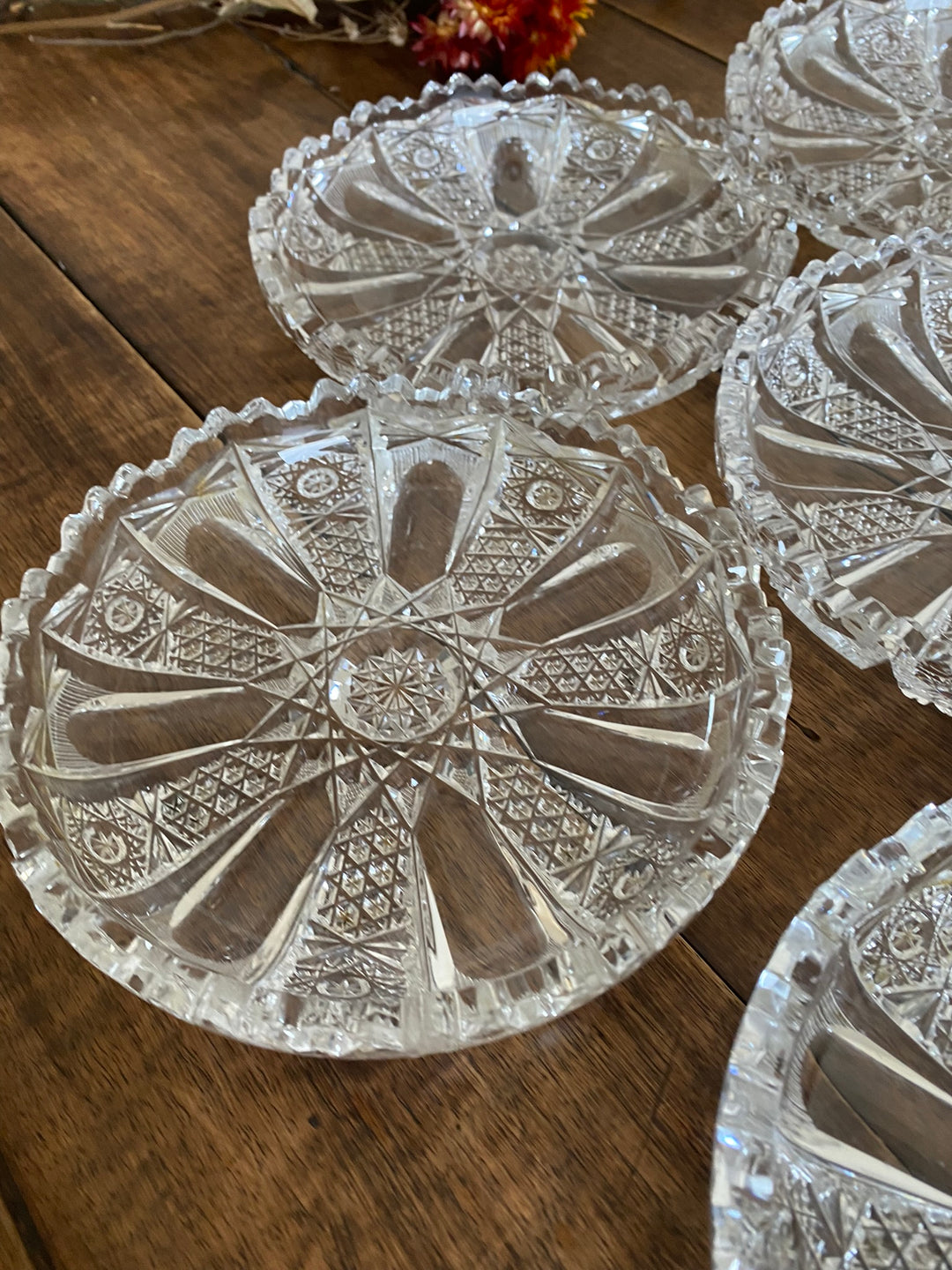 Assiettes coupelles en cristal ciselées