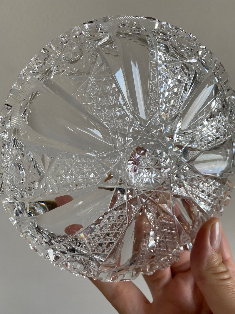 Assiettes coupelles en cristal ciselées