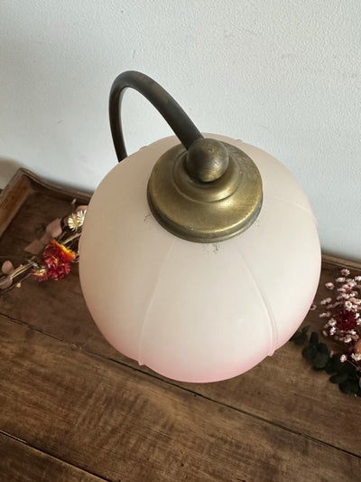 Lampe abat jour pate de verre rose pêche