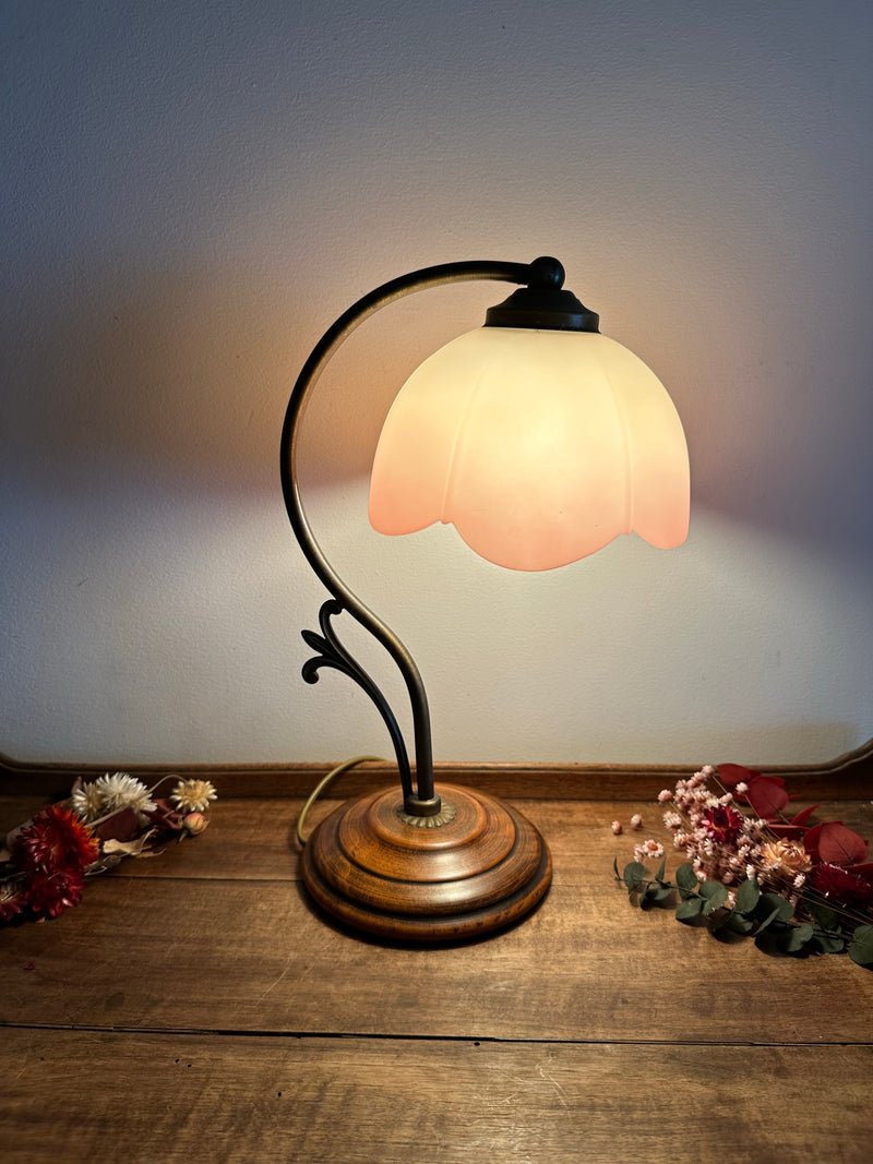 Lampe abat jour pate de verre rose pêche