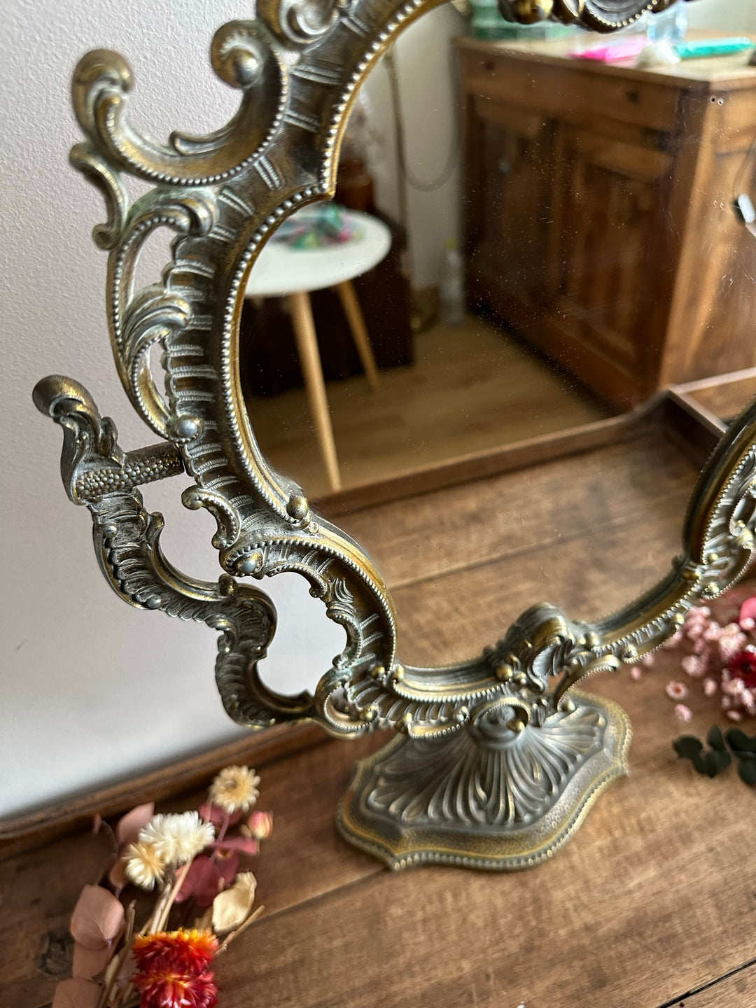 Miroir psyché sur pied en bronze et laiton style baroque