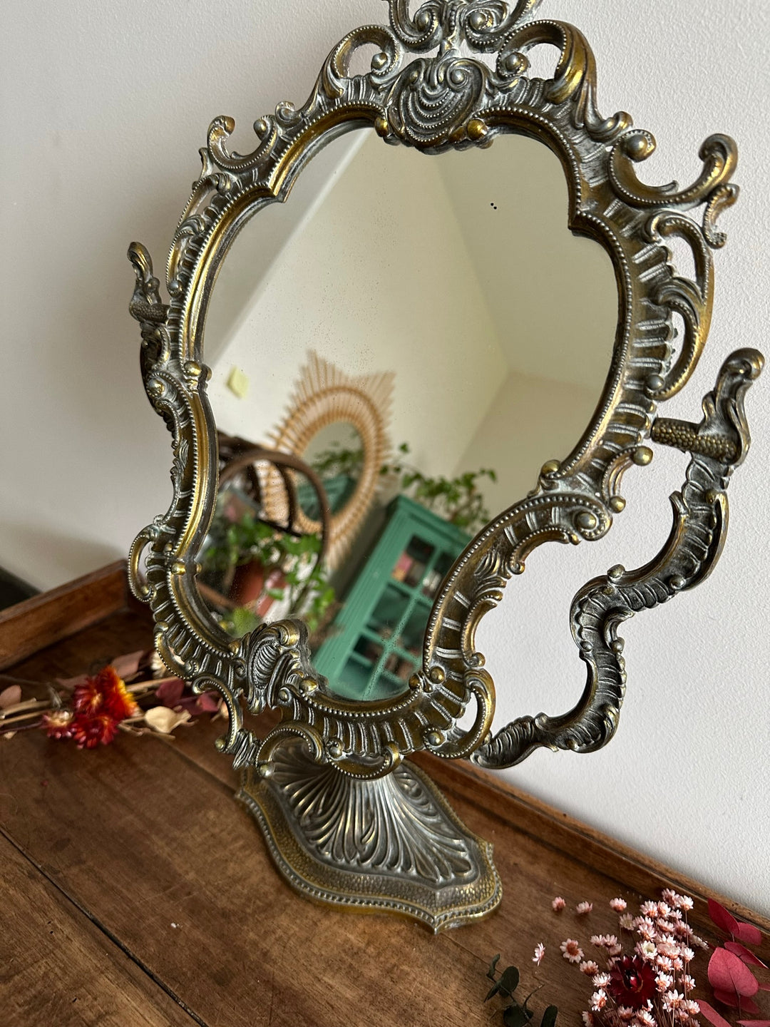 Miroir psyché sur pied en bronze et laiton style baroque