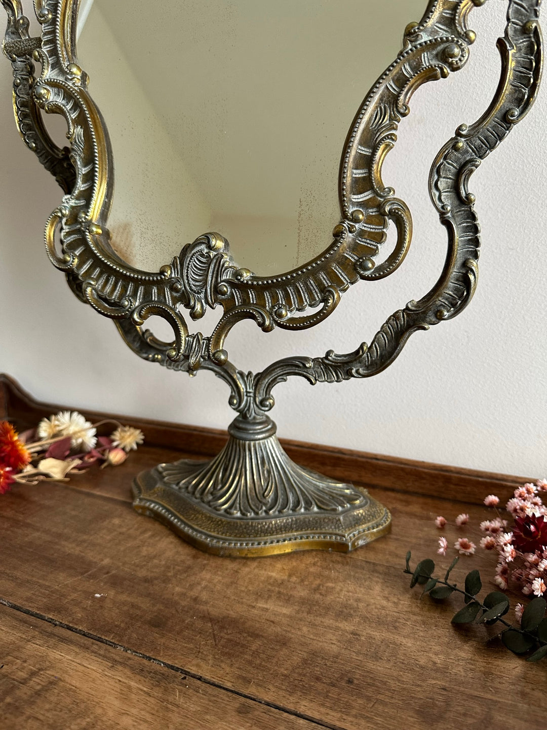 Miroir psyché sur pied en bronze et laiton style baroque