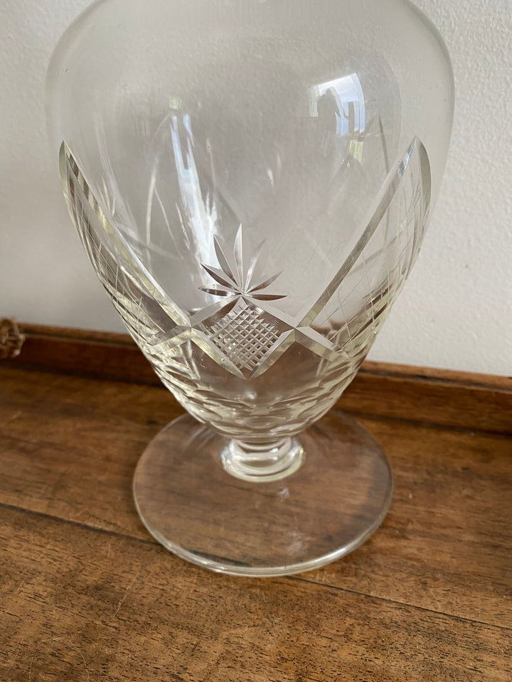 Carafe en cristal ciselé vintage pied large