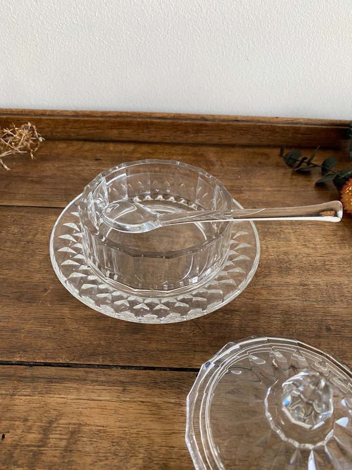 Pot à caviar en cristal de Baccarat avec couvercle et petite cuillère assortis