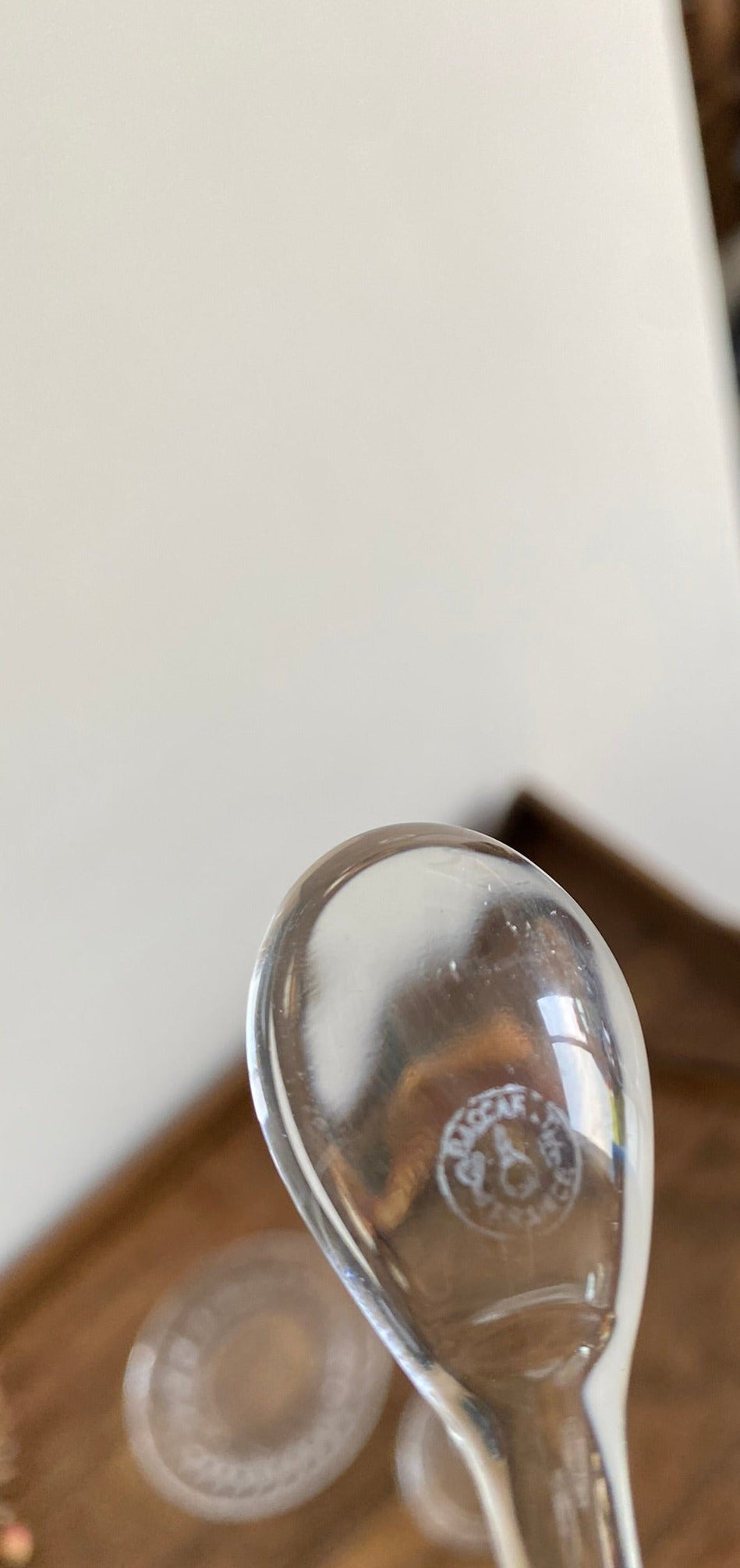 Pot à caviar en cristal de Baccarat avec couvercle et petite cuillère assortis