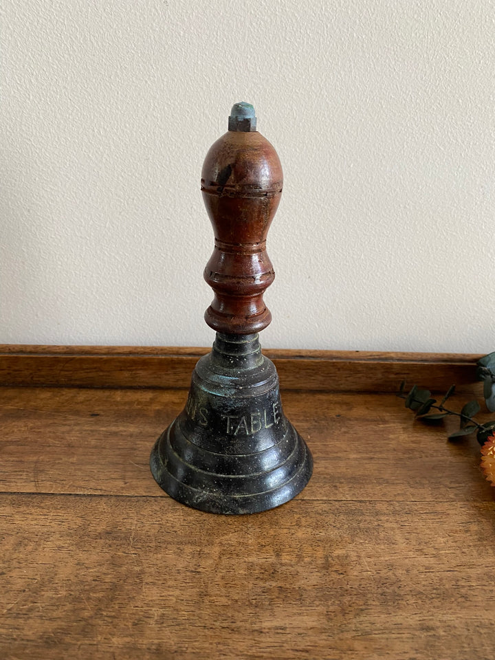 Cloche en bois et métal Captain's table