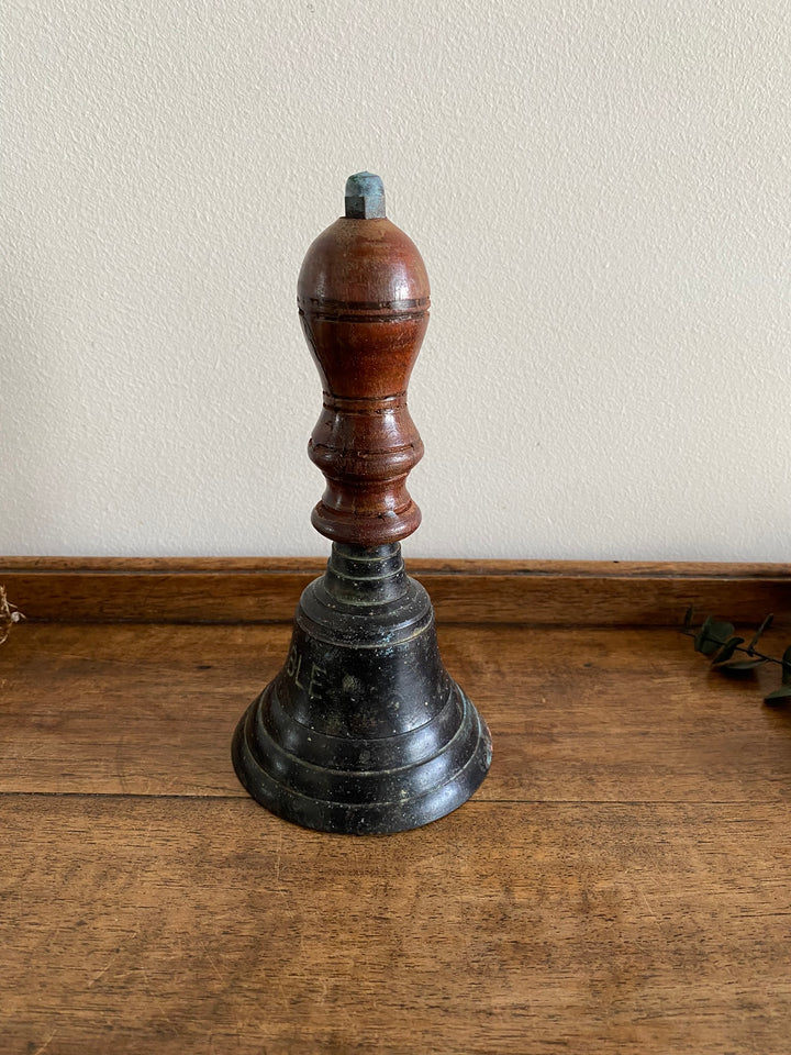 Cloche en bois et métal Captain's table