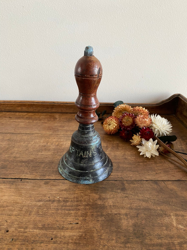 Cloche en bois et métal Captain's table