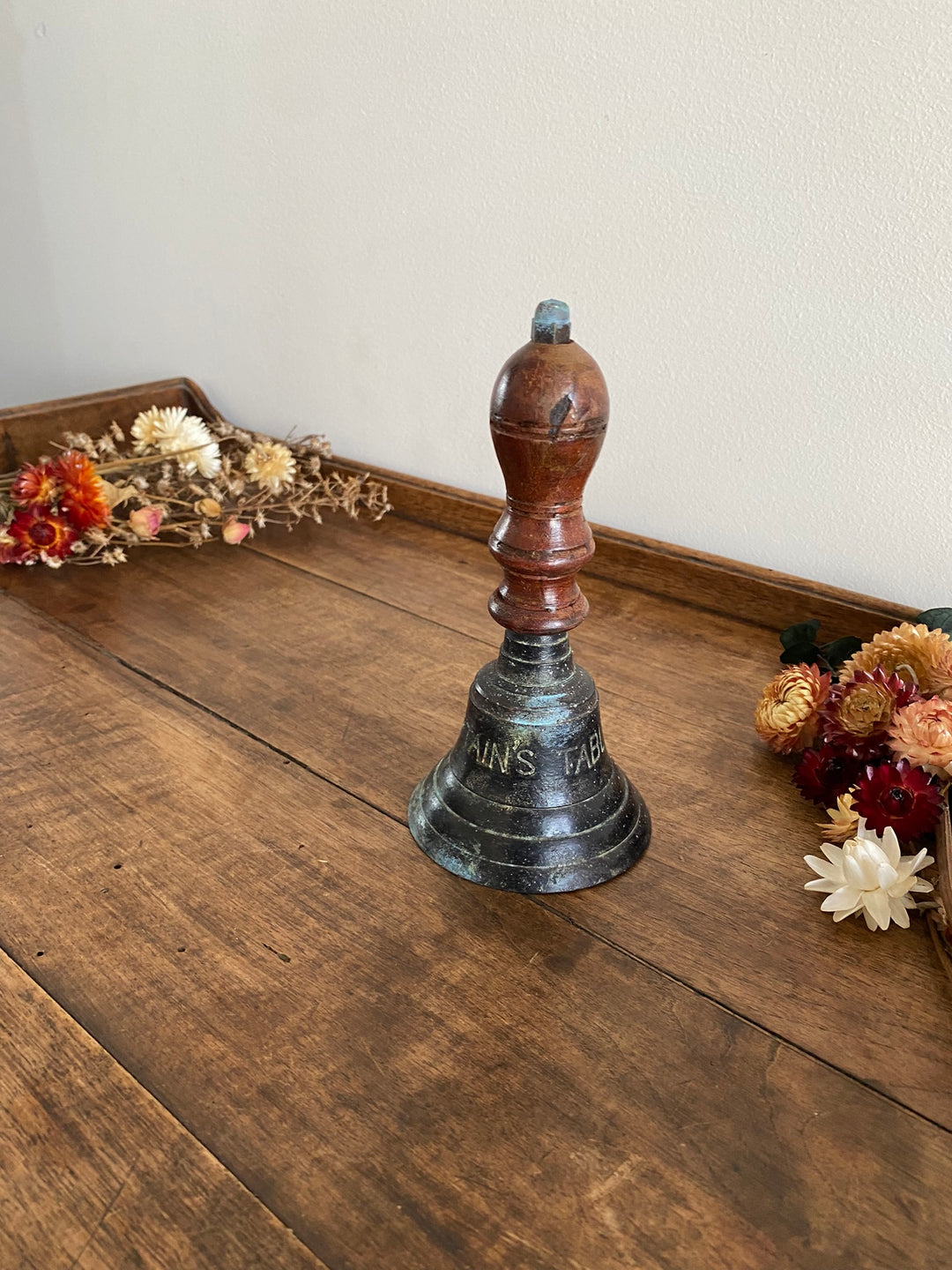 Cloche en bois et métal Captain's table