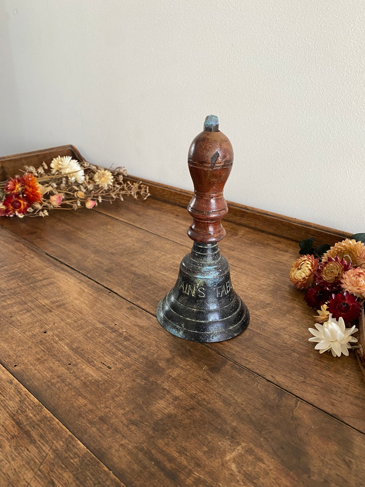 Cloche en bois et métal Captain's table