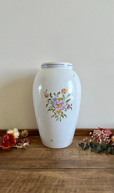 Vase en porcelaine blanche Moustier fleurs jaunes