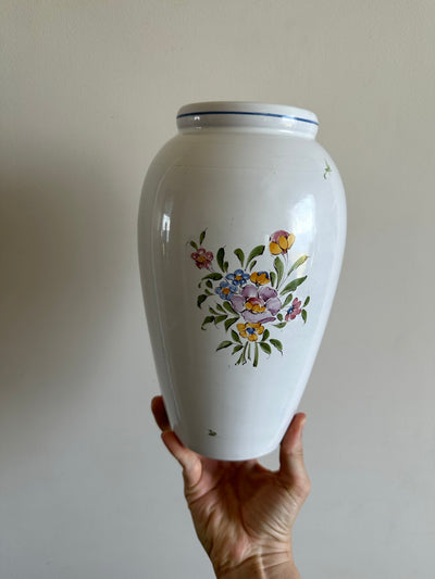 Vase en porcelaine blanche Moustier fleurs jaunes