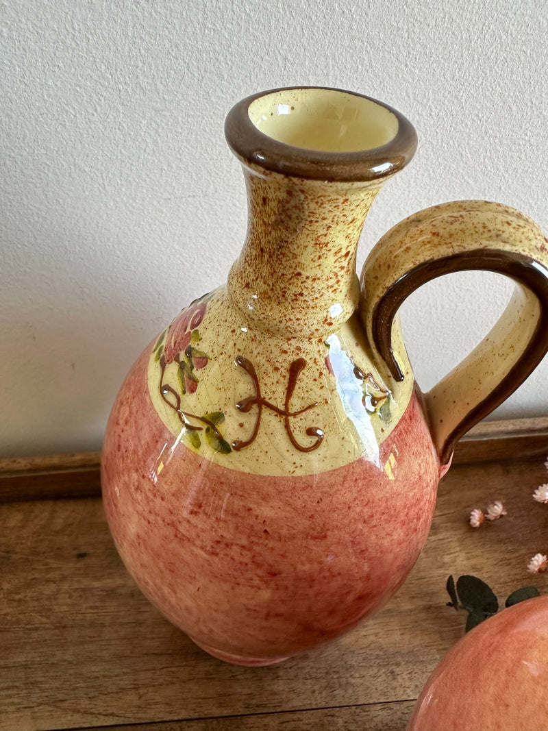 Pot à huile et à vinaigre en céramique vernis rose et jaune avec anse