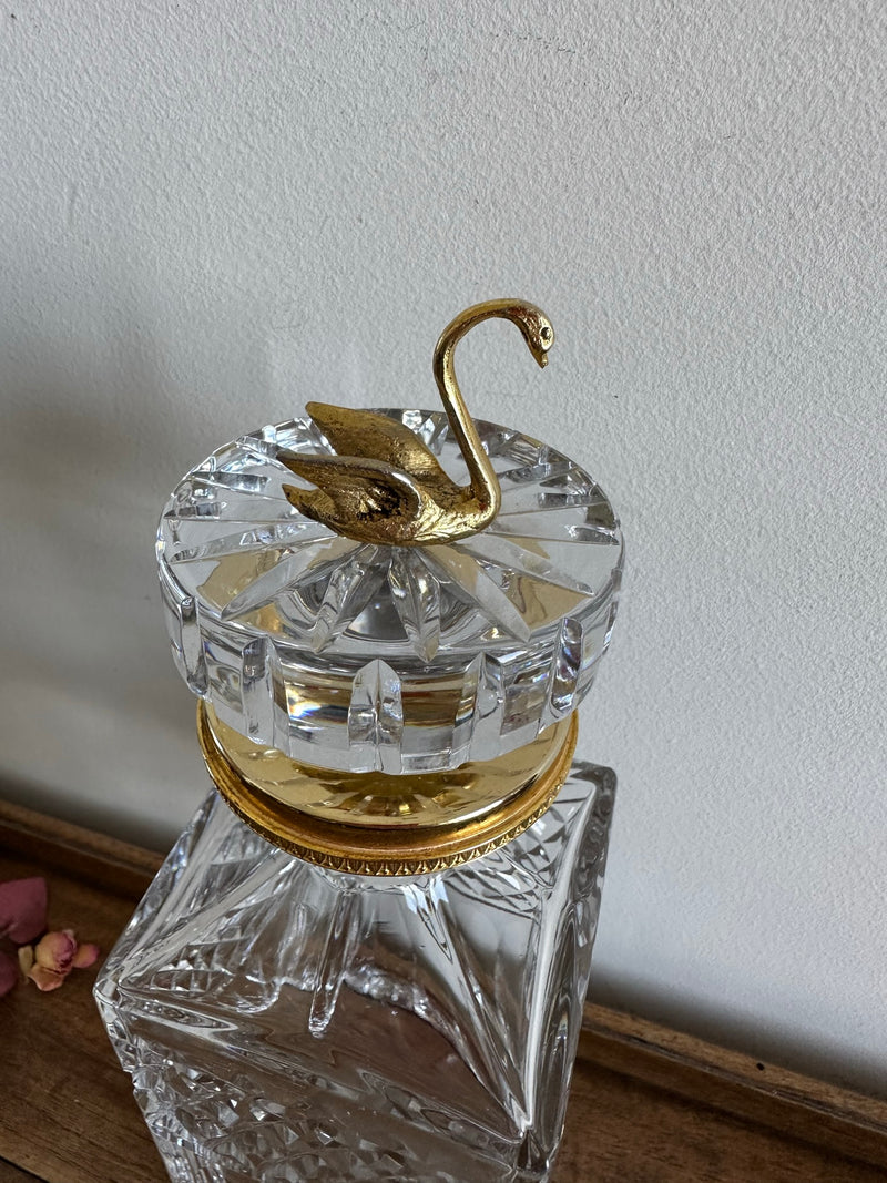 Carafe décanteur en cristal moulé bouchon cygne doré