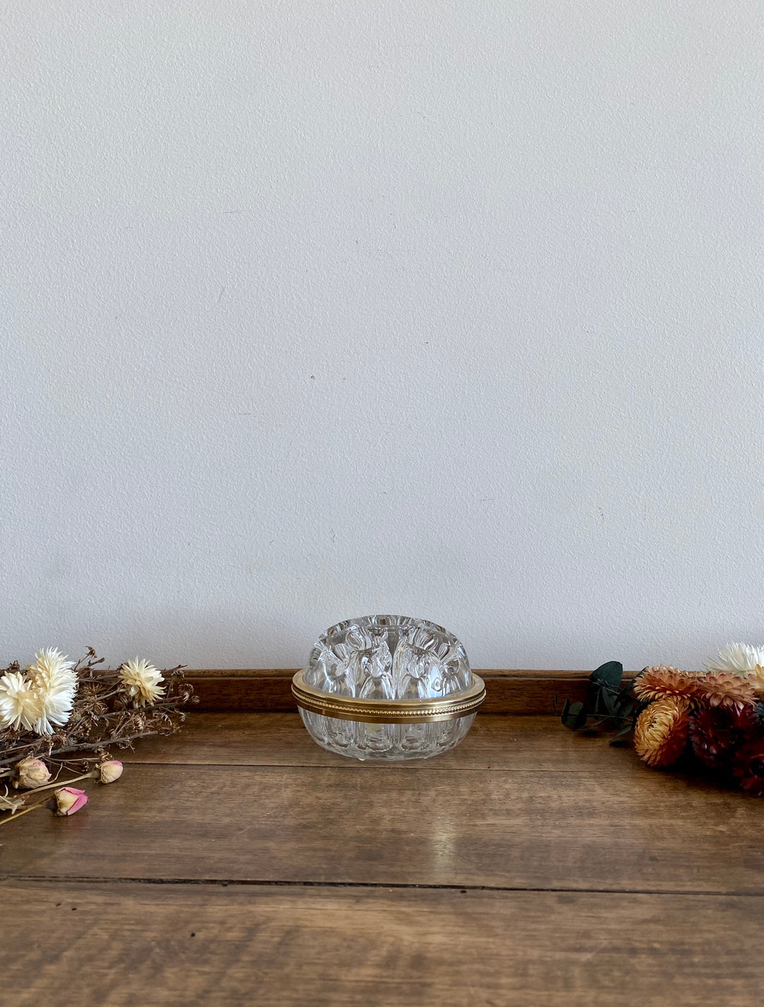 Pique fleur en verre cerclé de doré