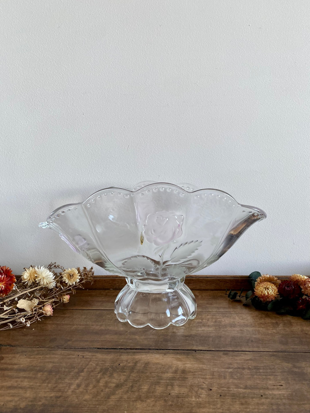 Corbeille de fruits en cristal de bohème motifs roses en verre givré