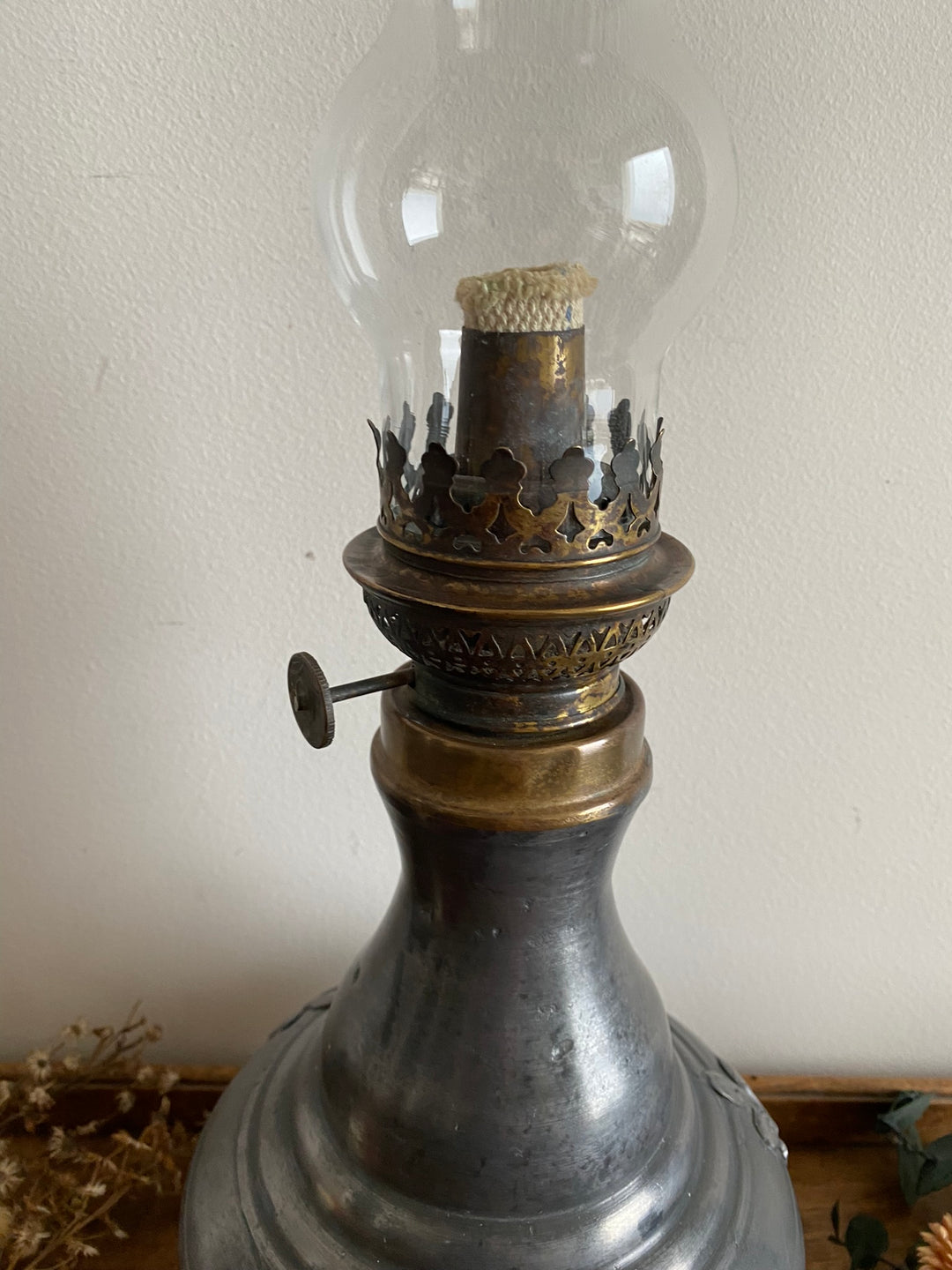 Lampe a petrole en etain