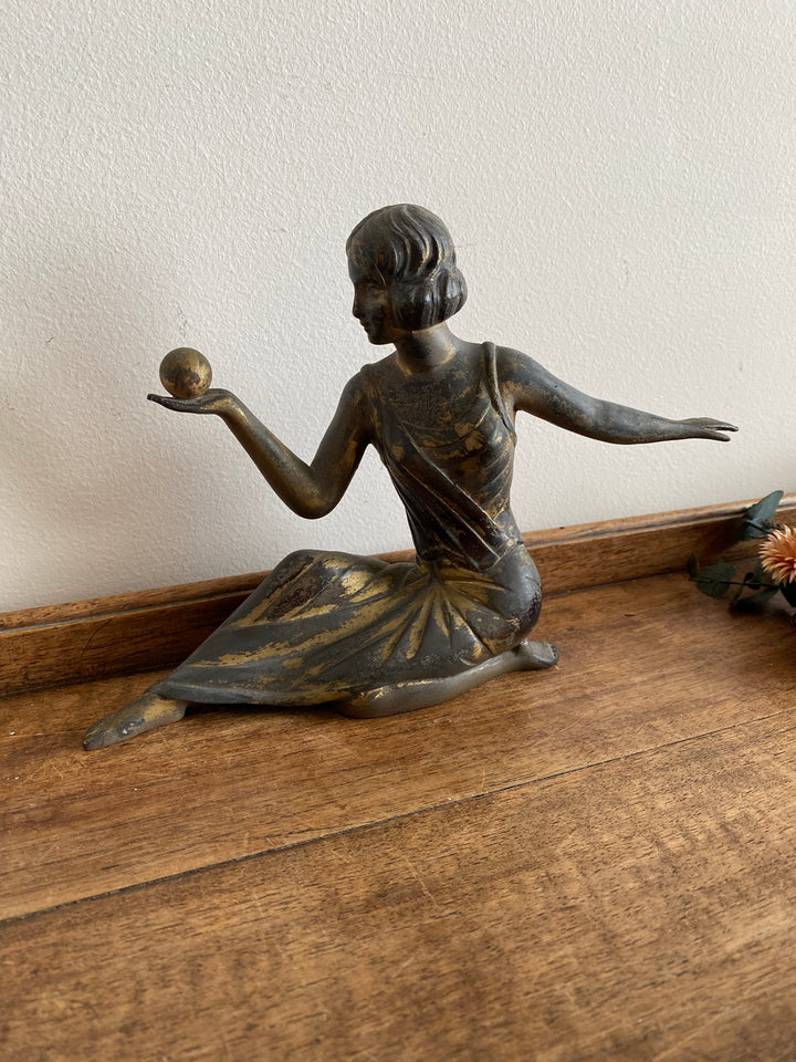 Statuette jeune fille en régule année 1920