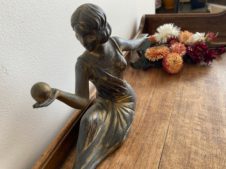 Statuette jeune fille en régule année 1920