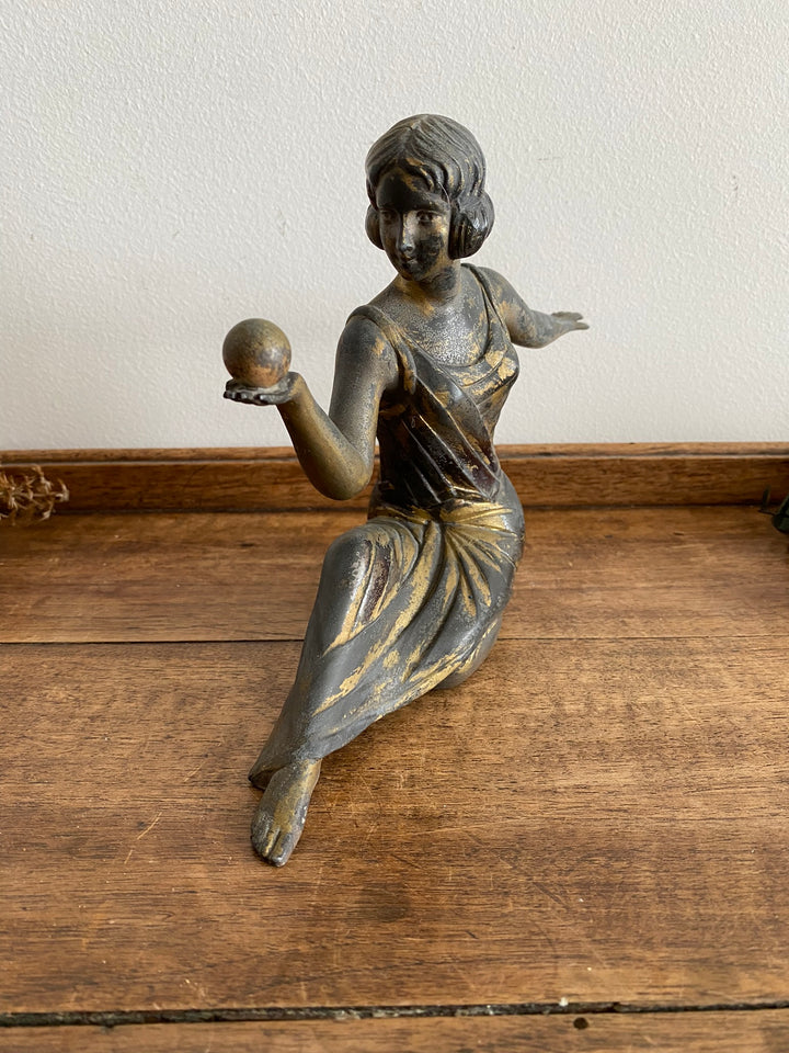 Statuette jeune fille en régule année 1920