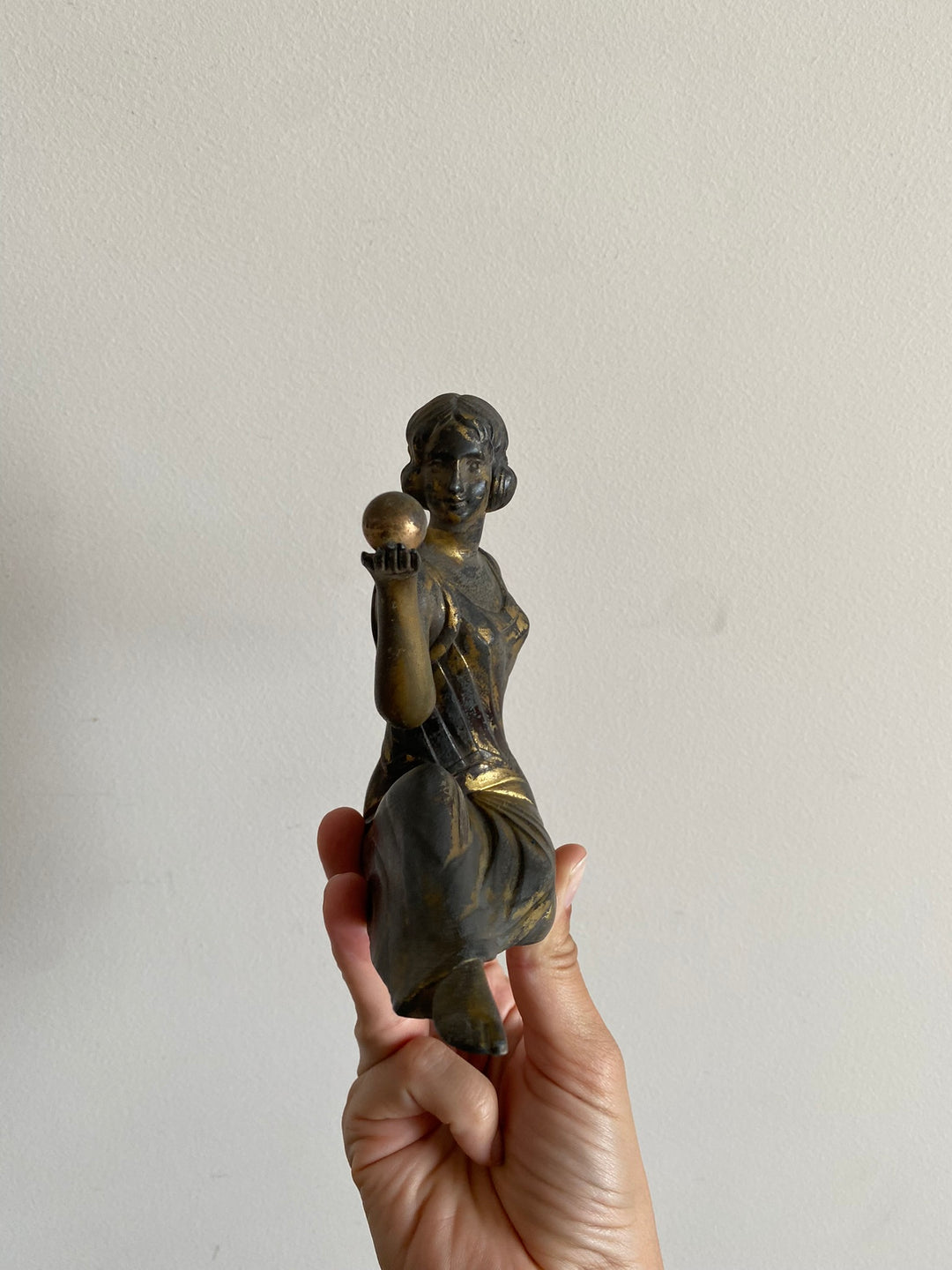 Statuette jeune fille en régule année 1920