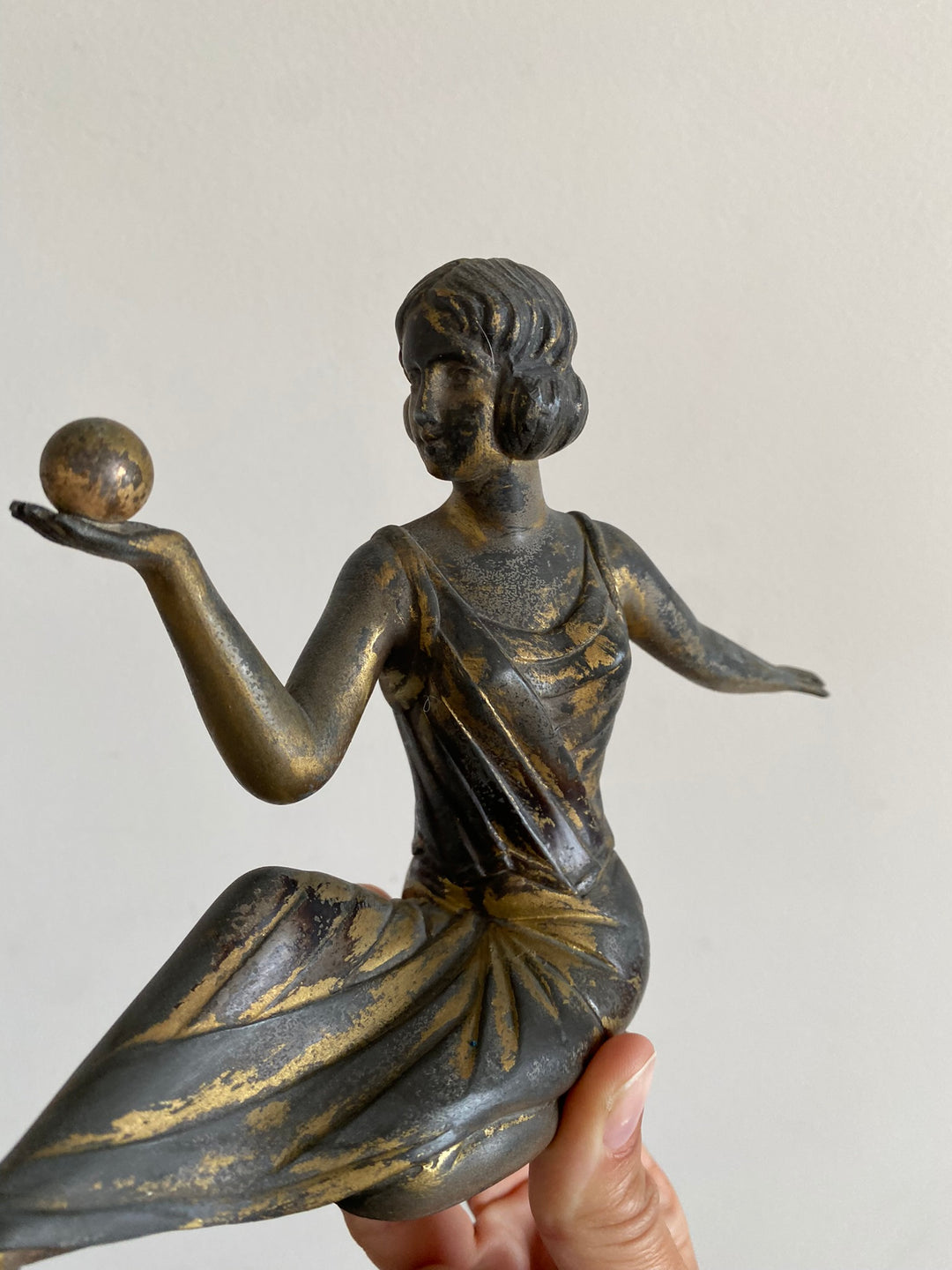 Statuette jeune fille en régule année 1920