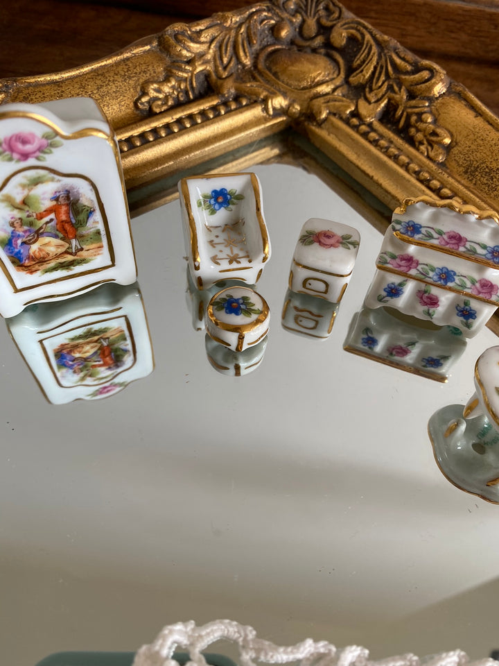 Miniatures mobilier de maison en porcelaine de Limoges