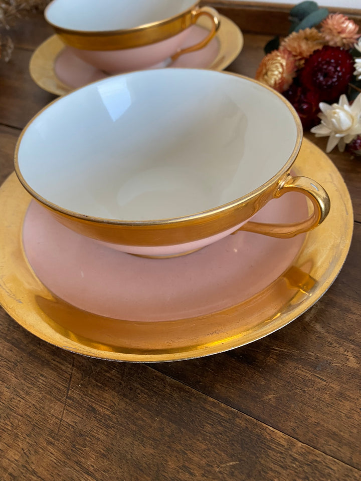 Tasses rose bonbon doré. Porcelaine de Limoges.